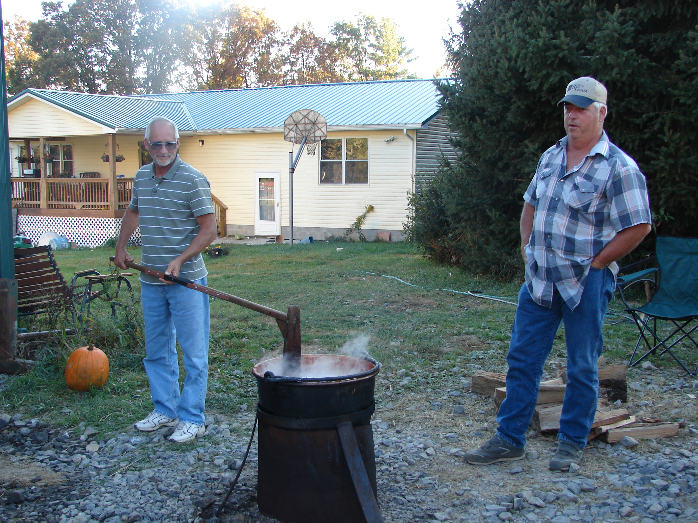 Unclue Rondal and Poppy cooking applebutter